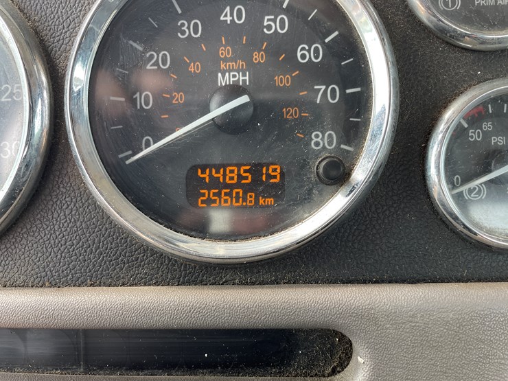 2011-peterbilt-365-image-66