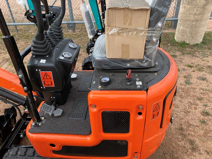 #1786-•-tmg-mve08-mini-excavator-image-6