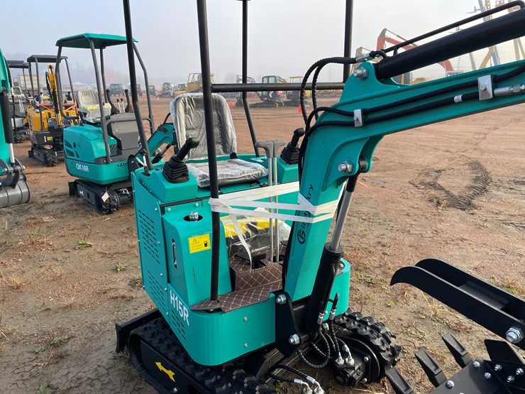 #1690-•-agt-h15r-mini-excavator-image-6