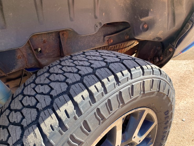 2015-toyota-tundra-sr5-image-16