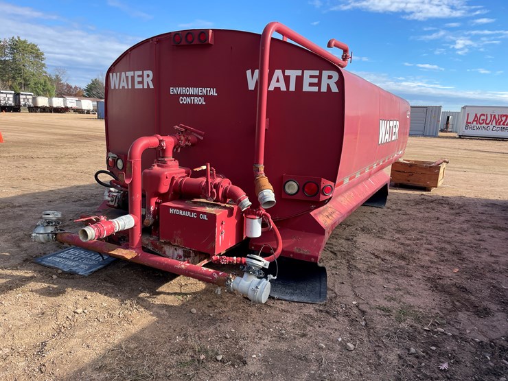 #3370-•-dust-control-5,200-gallon-water-truck-18'-tank-image-6