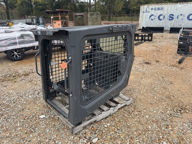 #4927-•-kubota-ssv-65-image-1