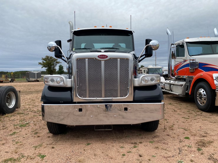 2017-peterbilt-567-image-2
