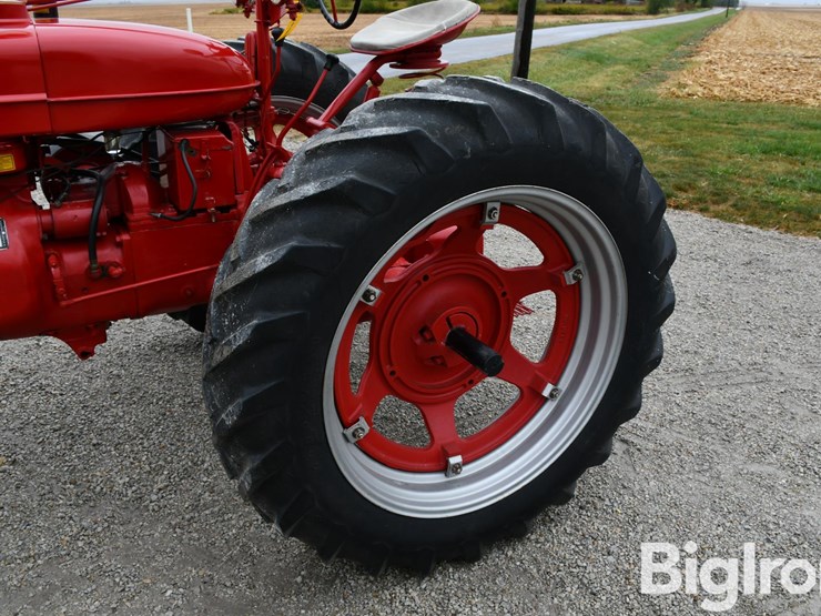1951-farmall-m-2wd-tractor-image-18