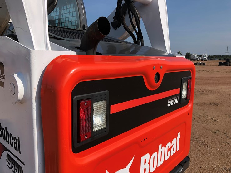 2014-bobcat-s650-image-53