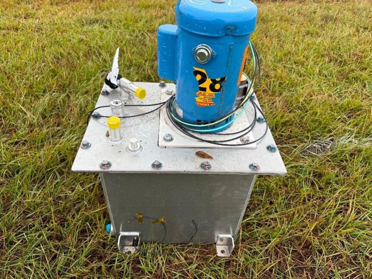 electric-hydraulic-pump-for-cattle-squeeze-image-4