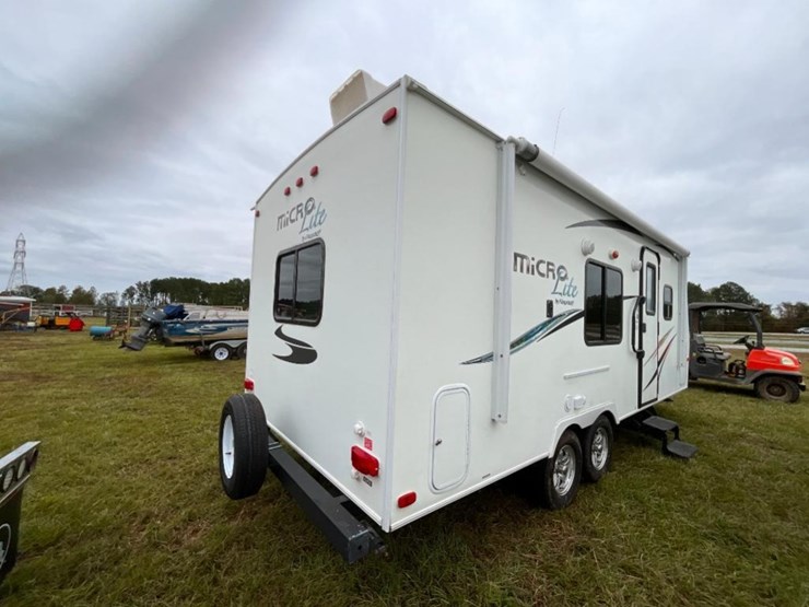 2015-forest-river-flagstaff-microlite-camper-image-7