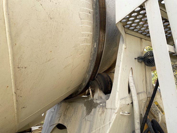 #3373-•-mcneilus-cement-mixer-drum-with-chutes-and-controls-image-12