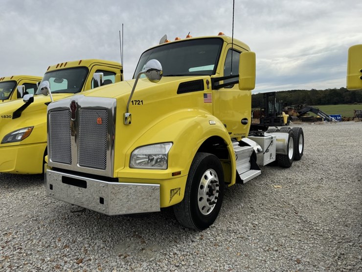2017-kenworth-t880-image-1