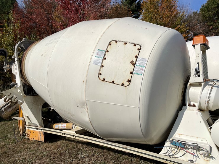 #3375-•-mcneilus-cement-mixer-drum-with-chutes-and-controls-image-16