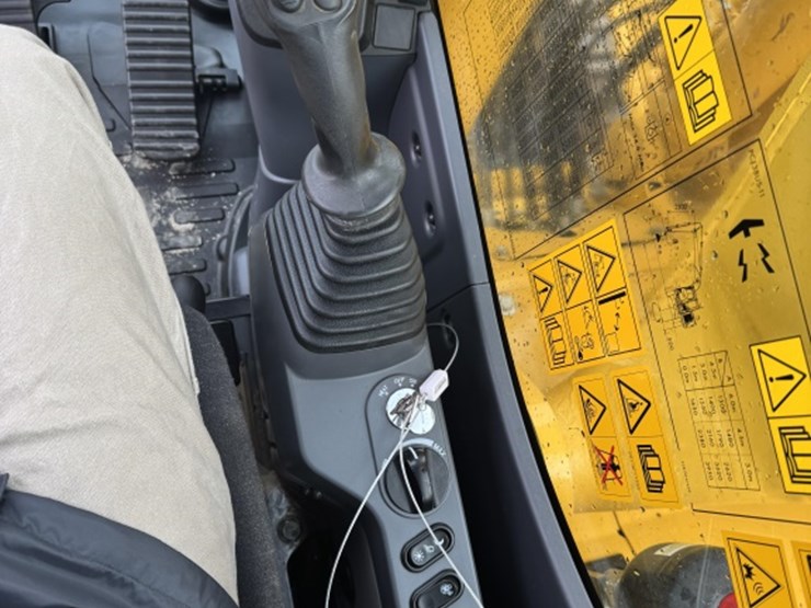 2023-komatsu-pc138us-lc-11-image-9