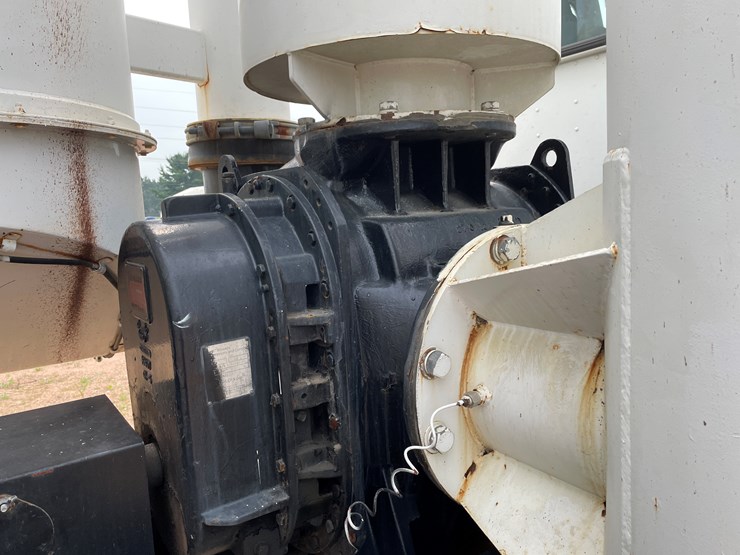 2011-peterbilt-365-image-53