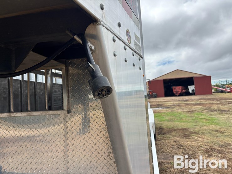 2019-travalum-tri/a-aluminum-gooseneck-livestock-trailer-image-12