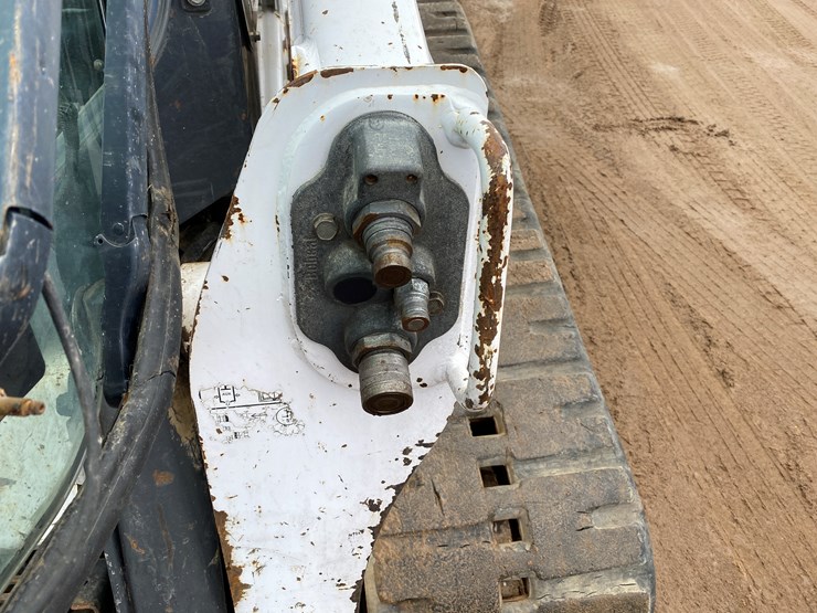 2014-bobcat-t650-image-21