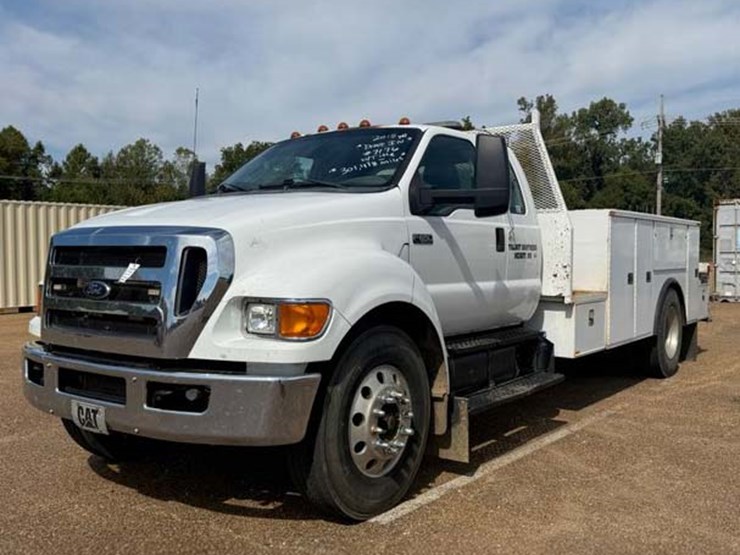2015-ford-f650-image-1