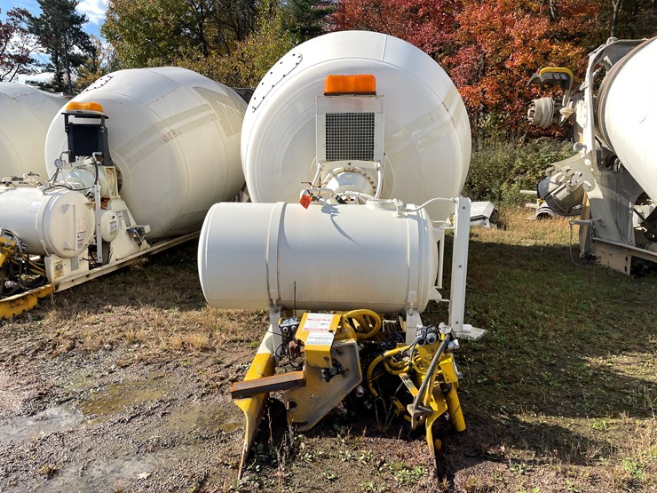 #3373-•-mcneilus-cement-mixer-drum-with-chutes-and-controls-image-2