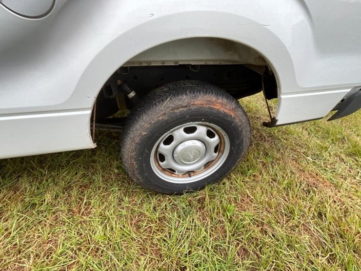 2014-ford-f150-xl-image-12