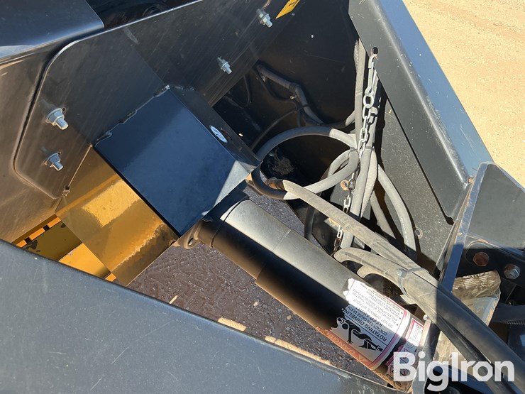 2013-new-holland-340-image-15