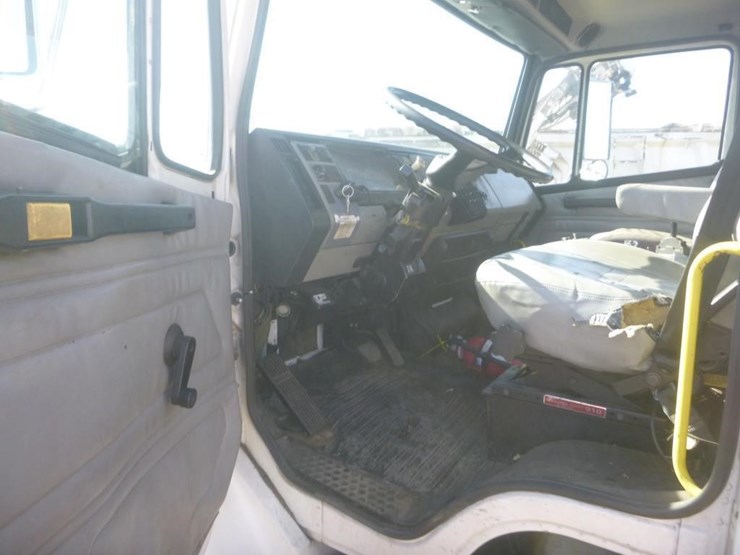 freightliner-fl70-image-9