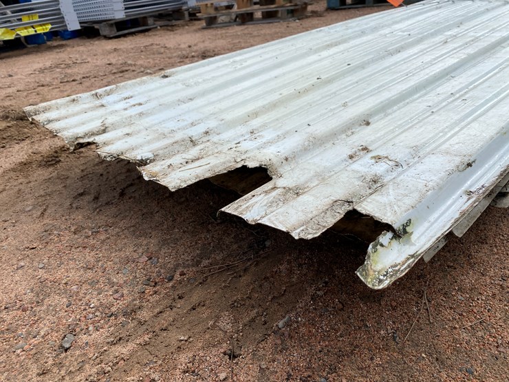 #3395-•-pallet-of-plastic-siding-image-4