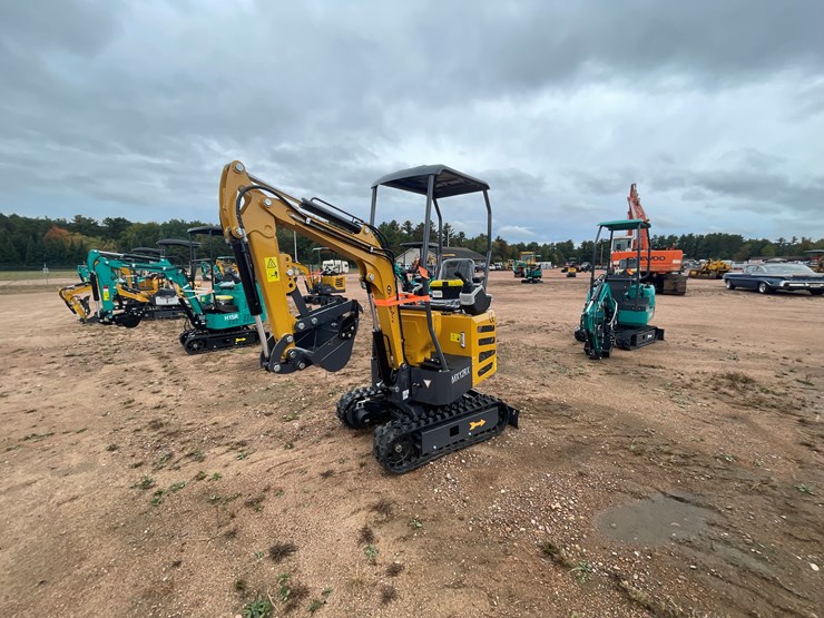 #1695-•-agt-mx12rx-mini-excavator-image-1