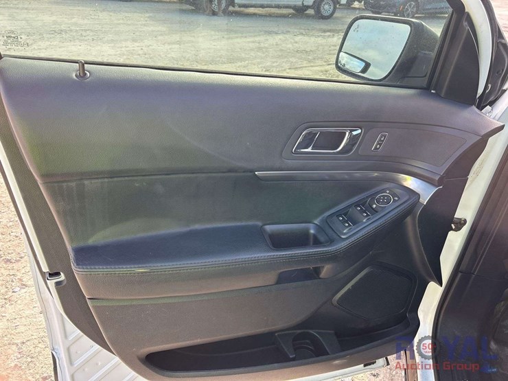 2016-ford-explorer-image-10