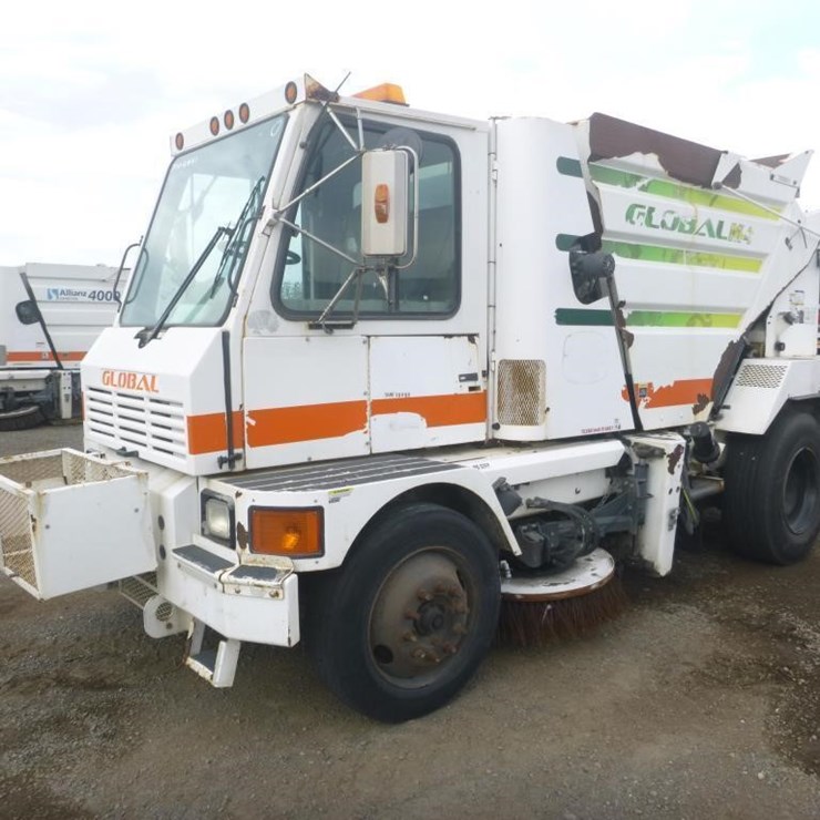 2013 GLOBAL M4 SWEEPER