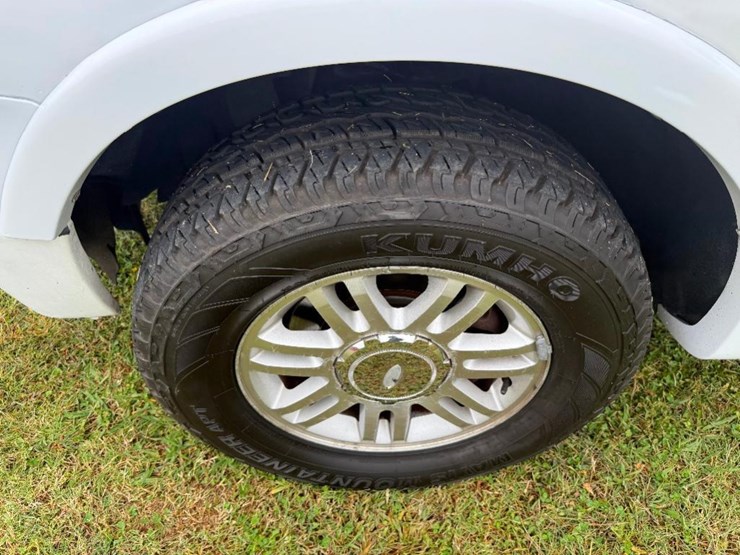 2011-ford-f150-lariat-image-32