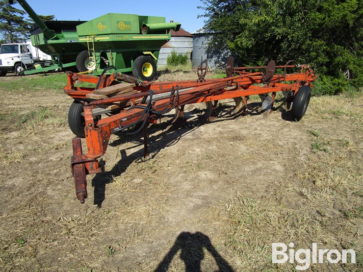 case-6x16-semi-mounted-plow-image-1