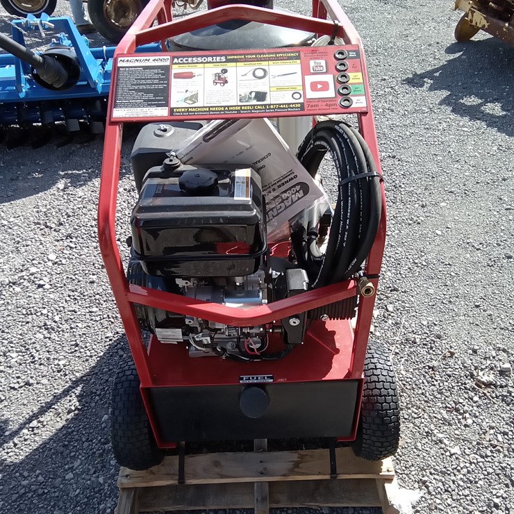 #892 • MAGNUM 4000 SERIES GOLD HOT WATER PRESSURE WASHER