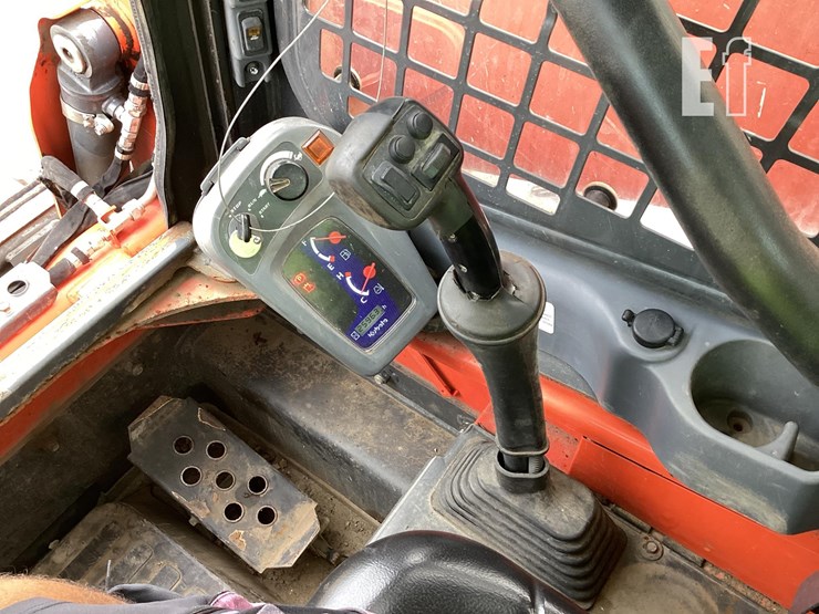 2022-kubota-ssv75-image-16