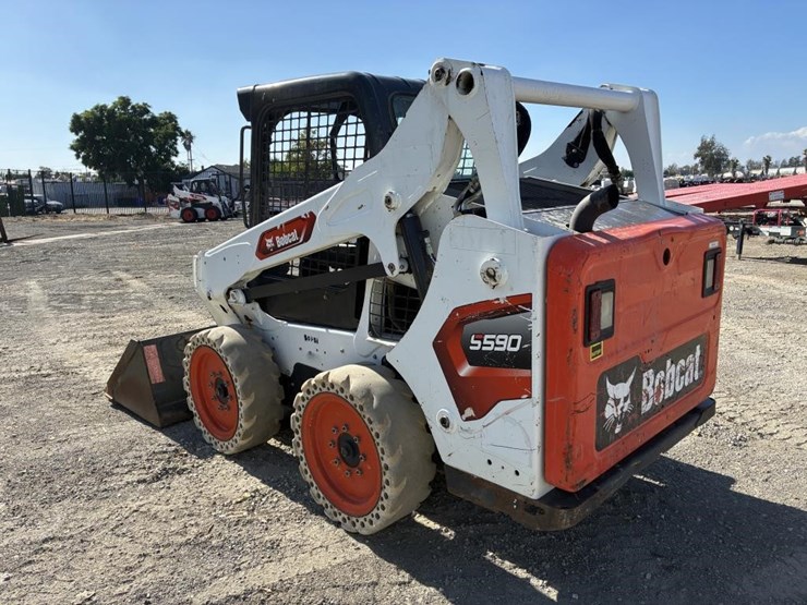 2021-bobcat-s590-image-4