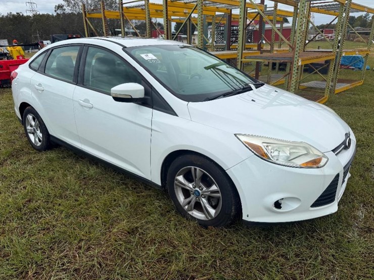 2013-ford-focus-(at,-2.0l,-sunroof,-radio-does-image-1