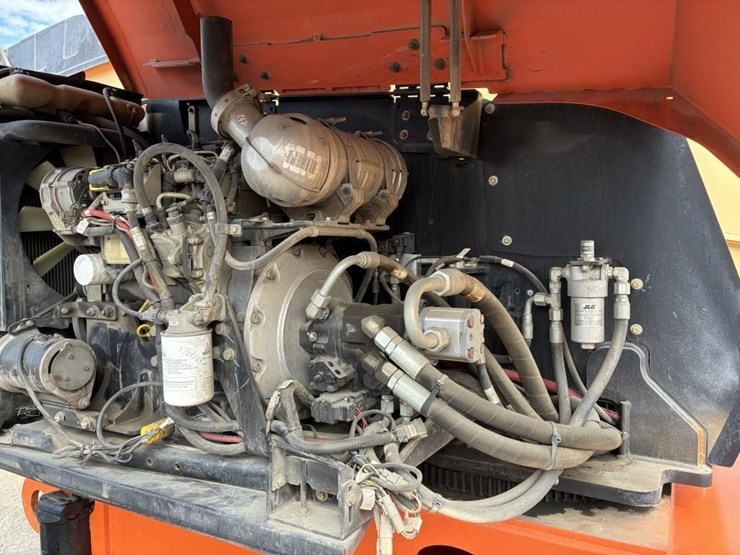 2015-jlg-600s-image-15