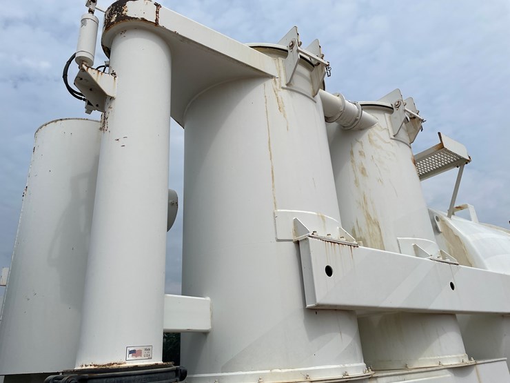 2011-peterbilt-365-image-29