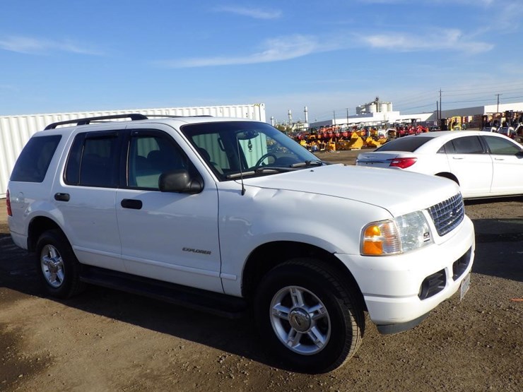 2004-ford-explorer-image-3