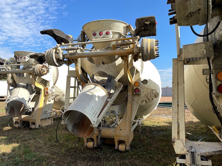 #3373-•-mcneilus-cement-mixer-drum-with-chutes-and-controls-image-4