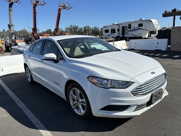 2018-ford-fusion-sedan-image-2