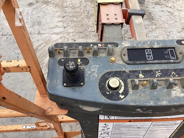 2008-jlg-800s-image-15