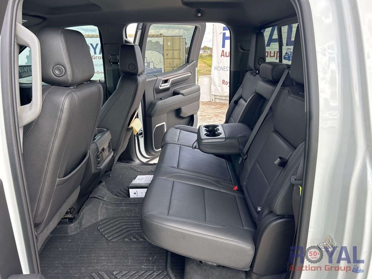 2023-chevrolet-1500-image-25