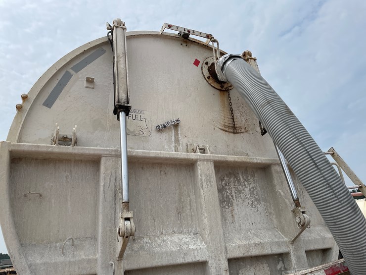 2011-peterbilt-365-image-37