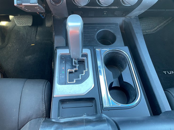 2015-toyota-tundra-sr5-image-34