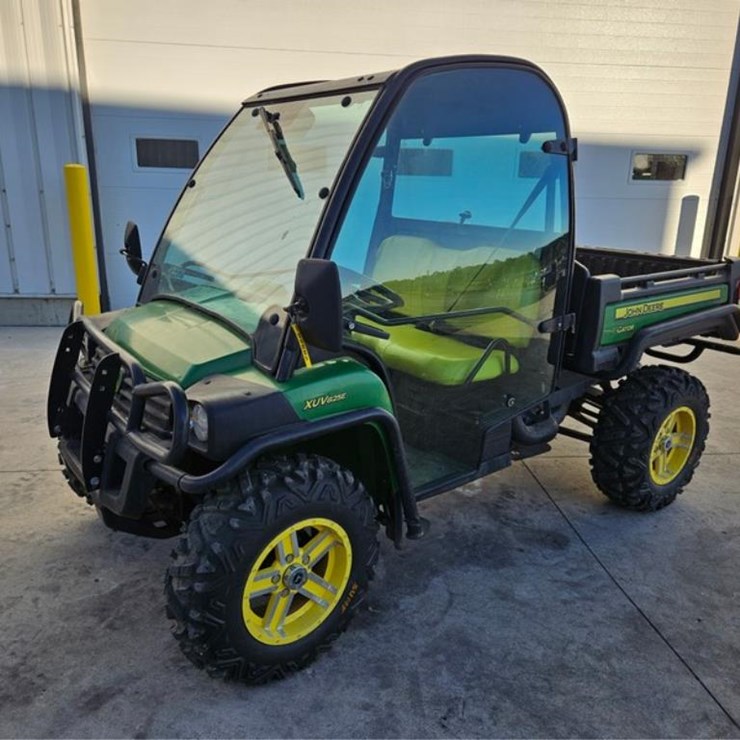 JOHN DEERE GATOR