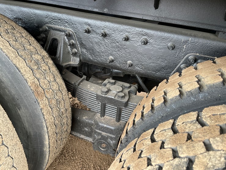 2004-international-7400-image-26