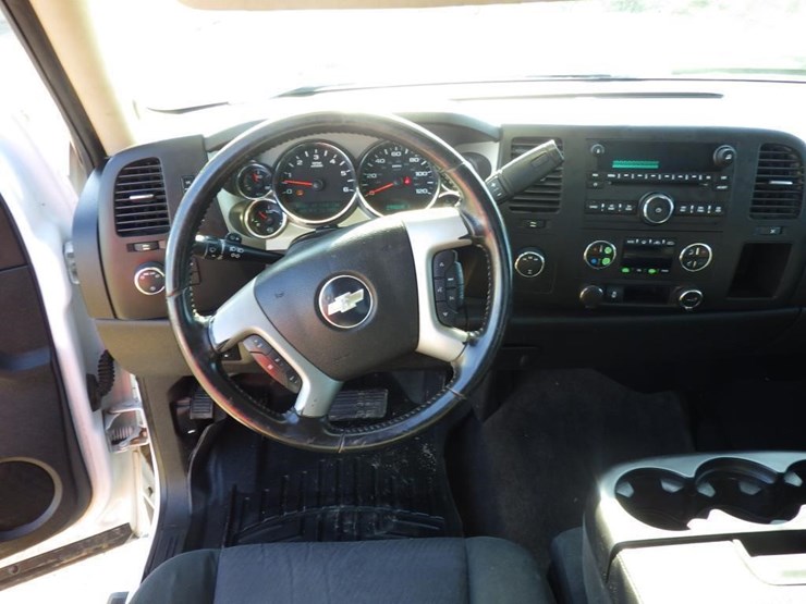 2013-chevrolet-2500hd-image-7