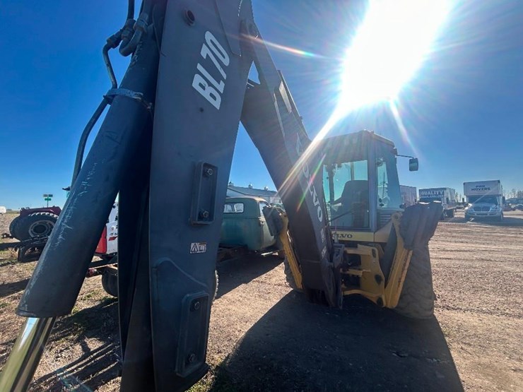 2004-volvo-bl70-image-5