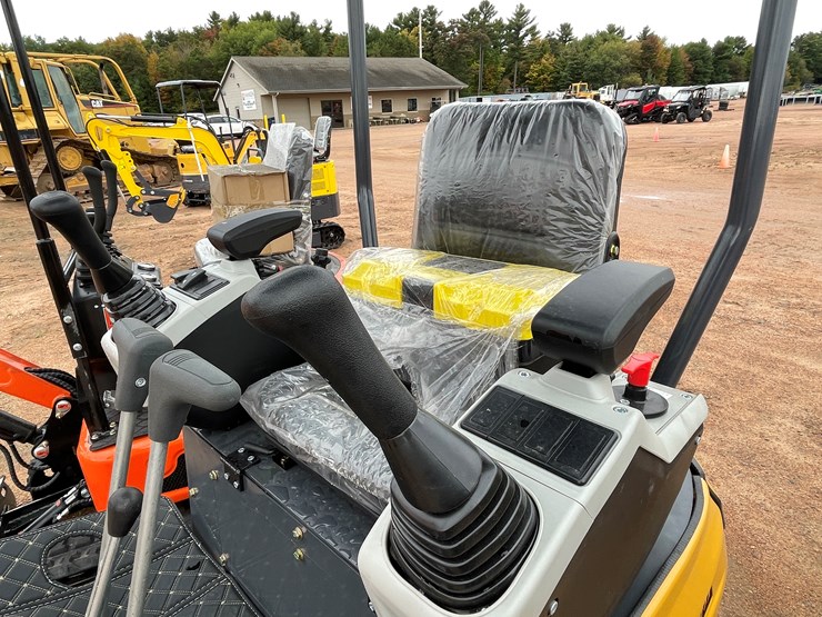 #1788-•-agt-xz20r-mini-excavator-image-22