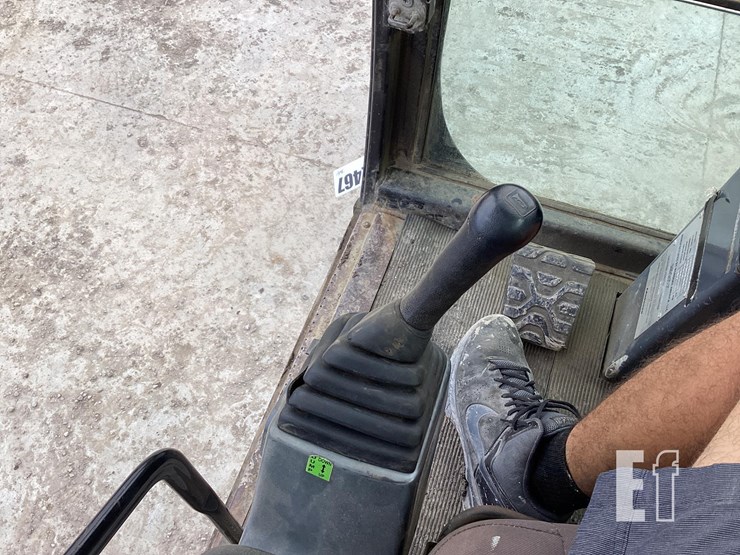 2015-morooka-mst2200vd-image-15