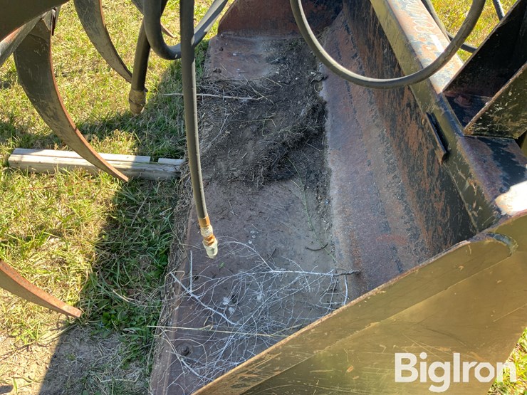 loader-bucket-&-grapple-image-13