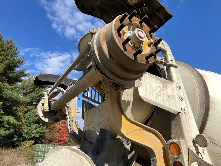 #3372-•-mcneilus-cement-mixer-drum-with-chutes-and-controls-image-20